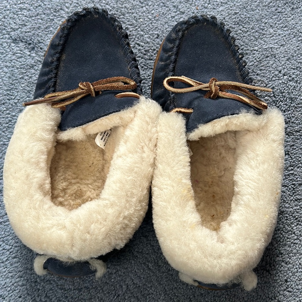 LL Bean wicked good slippers woman’s 6 medium